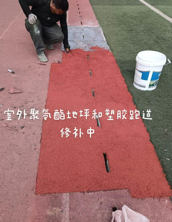 巨鹿球场地面翻新维修，核心是先诊断破损